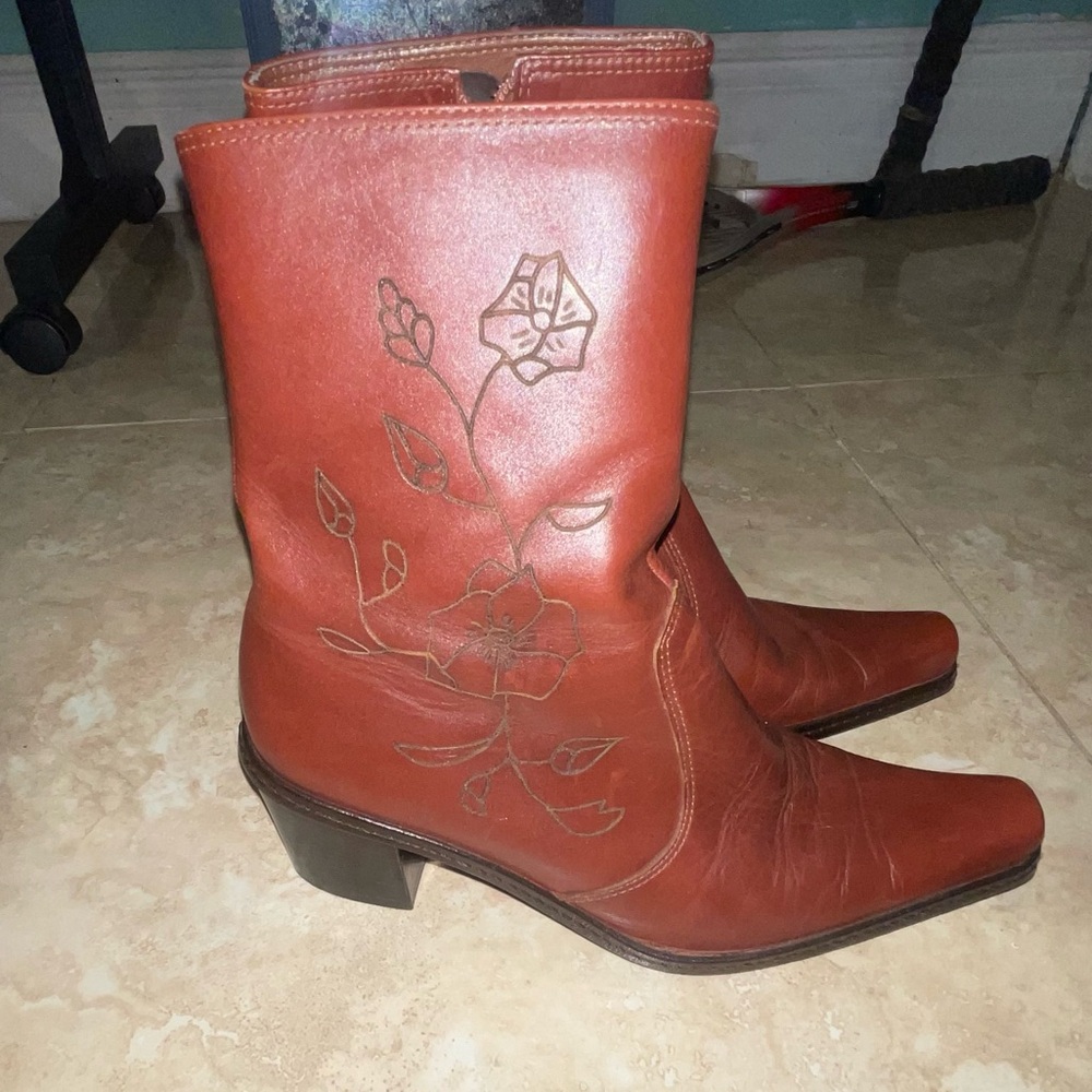 Gianni Bini Womens Floral Embroidered Brown Leather Ankle Boots Size 6 1/2